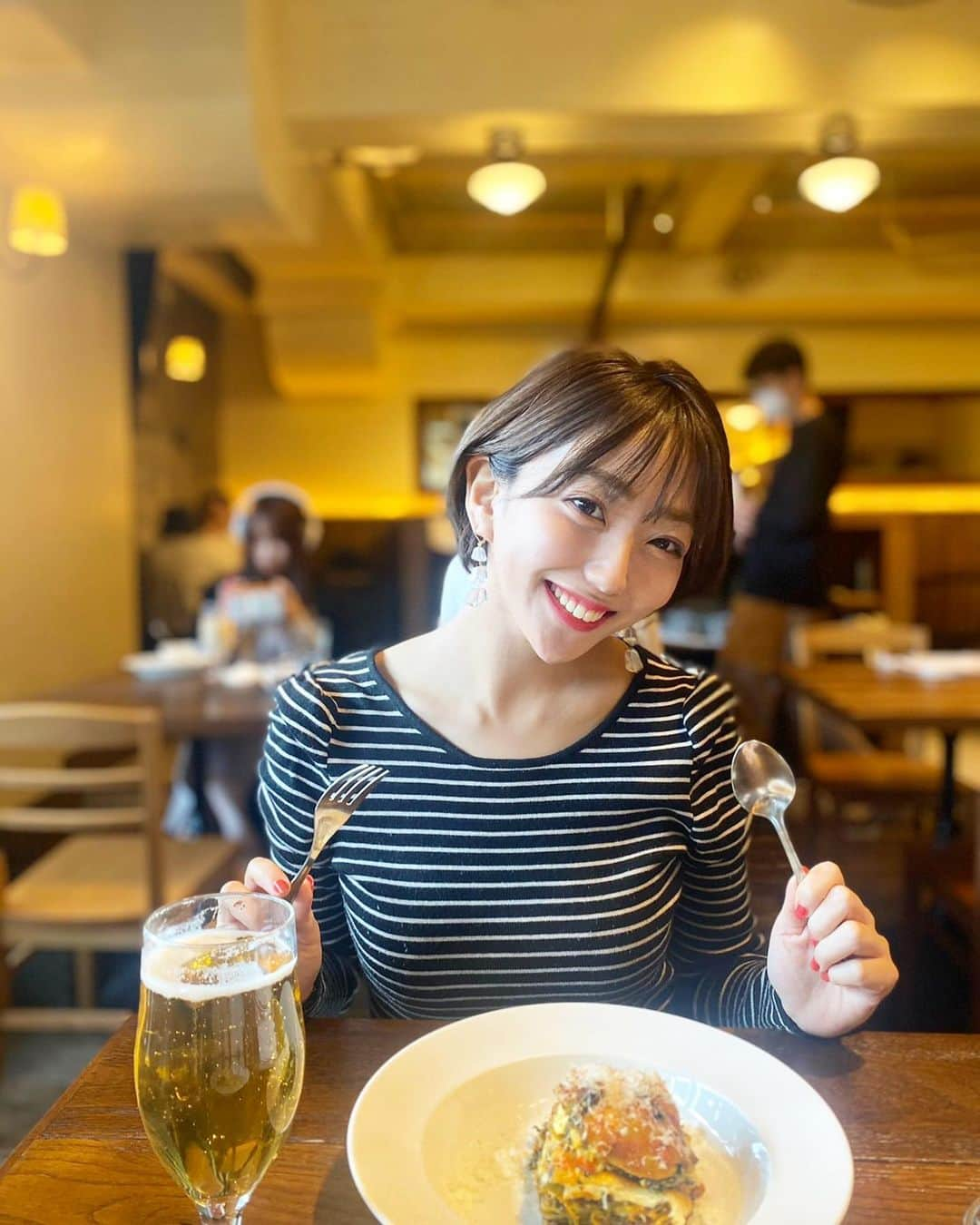 小川奏のインスタグラム：「﻿ お久しぶりになっちゃいました🙏🏻﻿ ﻿ 今日は、大好きなラザニア食べました❤︎﻿ ラザニア小さい頃から好きで、我が家のラザニアはナス🍆の素揚げを入れるの😊﻿ ﻿ 今日の投票お済みですか？﻿ 公式LINEの追加をして頂けると簡単に投票できると思います😆﻿ ストーリーやハイライトに残してあるので追加お願いします❣️﻿ ﻿ mystaの応援とTwitterのRTでの応援引き続きお願いします😊  #ミスオブミス2021 #ミスオブミス #ミスコンファイナリスト #女子大生 #ショートヘア #ショートカット #ヘアスタイル #ヘアアレンジ #ラザニア #東京ランチ #原宿ランチ」