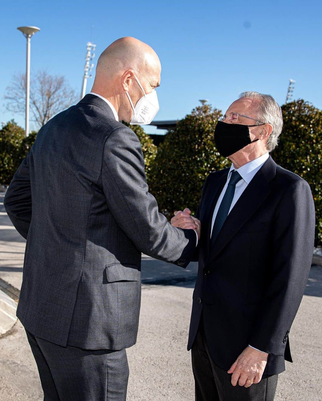 レアル・マドリードさんのインスタグラム写真 - (レアル・マドリードInstagram)「Florentino Pérez greeted @Zidane and the players and wished them luck ahead of the Atalanta match. - Florentino Pérez saludó a Zidane y a los jugadores y les deseó suerte para el partido contra el Atalanta. #RealMadrid • #HalaMadrid」2月23日 20時12分 - realmadrid