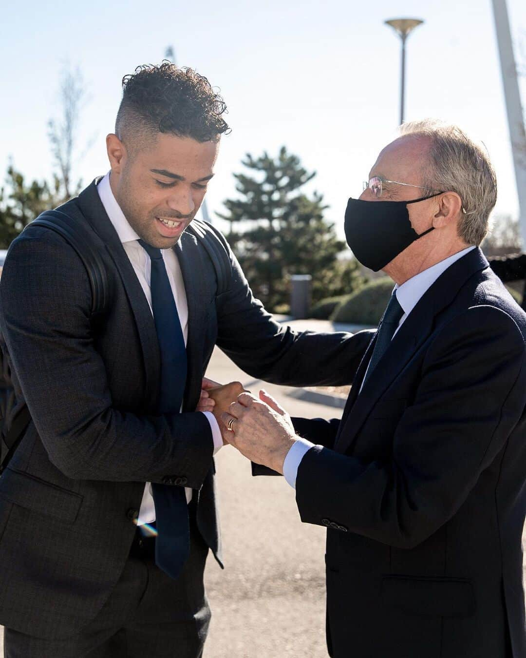 レアル・マドリードさんのインスタグラム写真 - (レアル・マドリードInstagram)「Florentino Pérez greeted @Zidane and the players and wished them luck ahead of the Atalanta match. - Florentino Pérez saludó a Zidane y a los jugadores y les deseó suerte para el partido contra el Atalanta. #RealMadrid • #HalaMadrid」2月23日 20時12分 - realmadrid