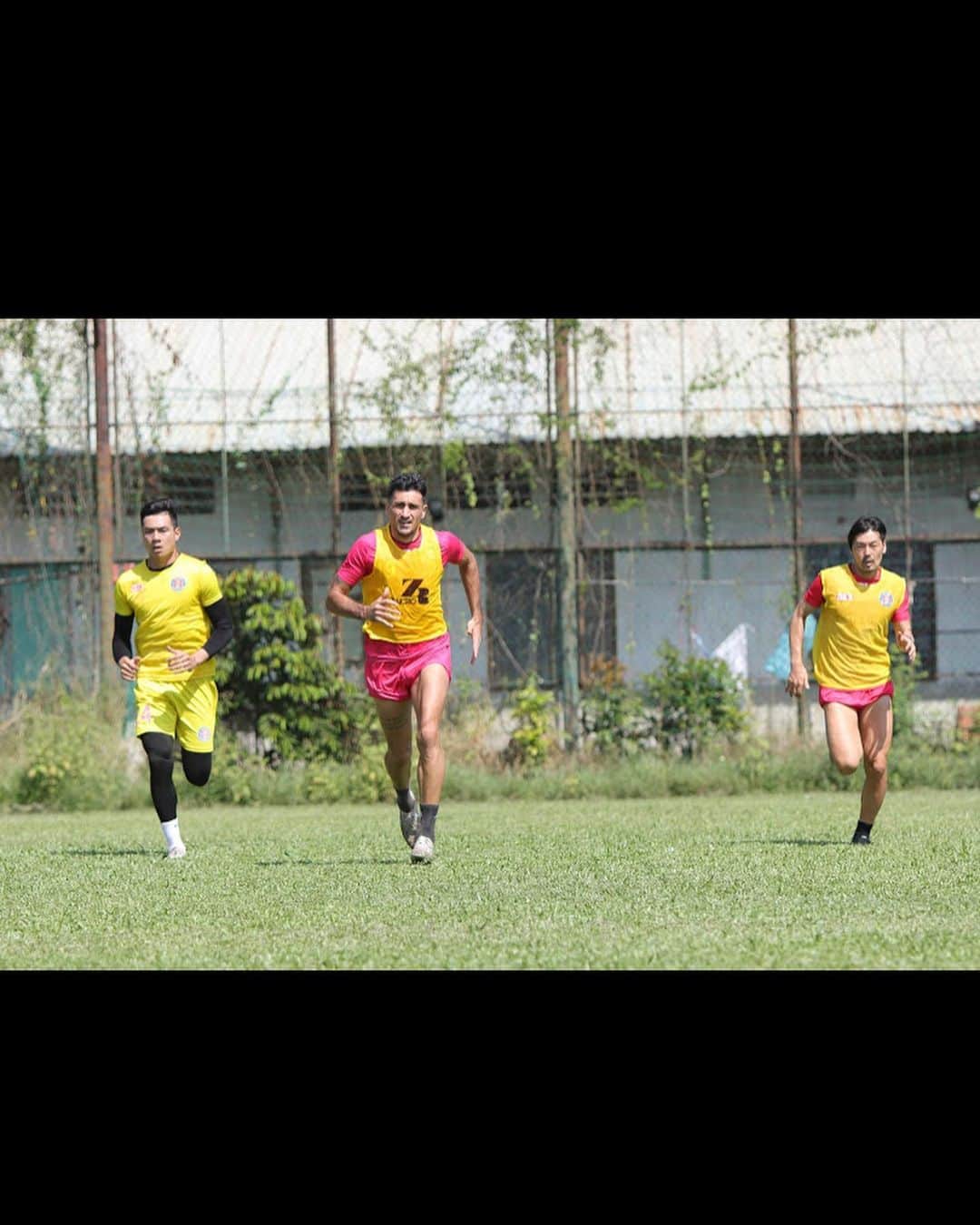 松井大輔さんのインスタグラム写真 - (松井大輔Instagram)「旧正月終わってトレーニング再開 走って走って走ってます。  Restart training  run run run. #vietnam  #saigon #hochiminhcity  #training #run  #fitness  #soccer #style  #technique」2月23日 20時15分 - matsuidaisuke_official