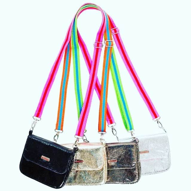 ブラジ&ブラジのインスタグラム：「#brasibrasi #gutelaunegarantie #bunt #allcolors #metallic #glitter #flapbags #summer #summervibes #summerstripes #munic #pink #bags #taschen #green #goodday #bestfotos」