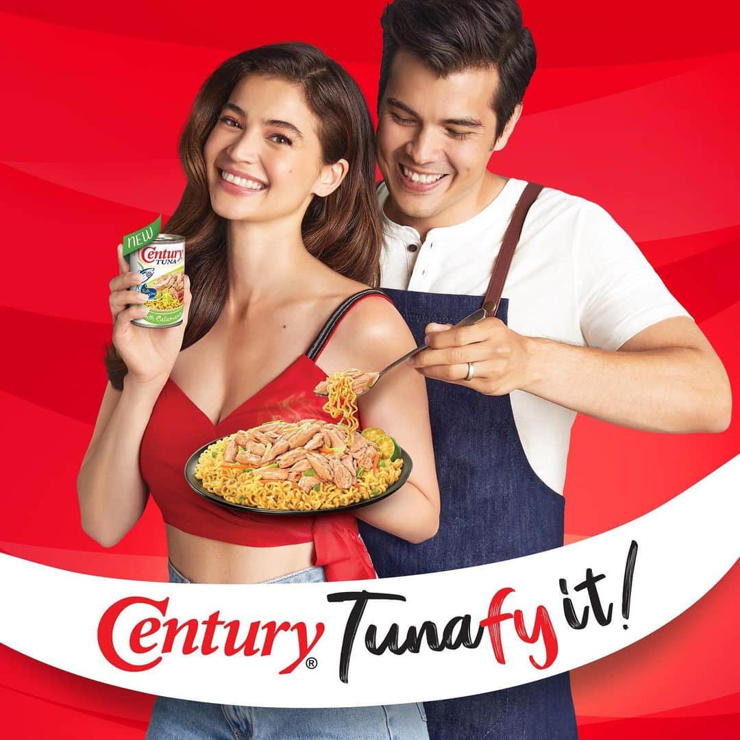 アン・カーティスのインスタグラム：「Yay!!! So happy to be working with @centurytunasuperbods once again and even more thrilled to welcome @erwan to the Century Tuna family! While he teaches me a lot in the kitchen, I have years of experience with Century Tuna so I’m sure I can teach him a thing or two! 😘 We just have to #CenturyTunafy it! It makes such a big difference, I swear! ❤️」