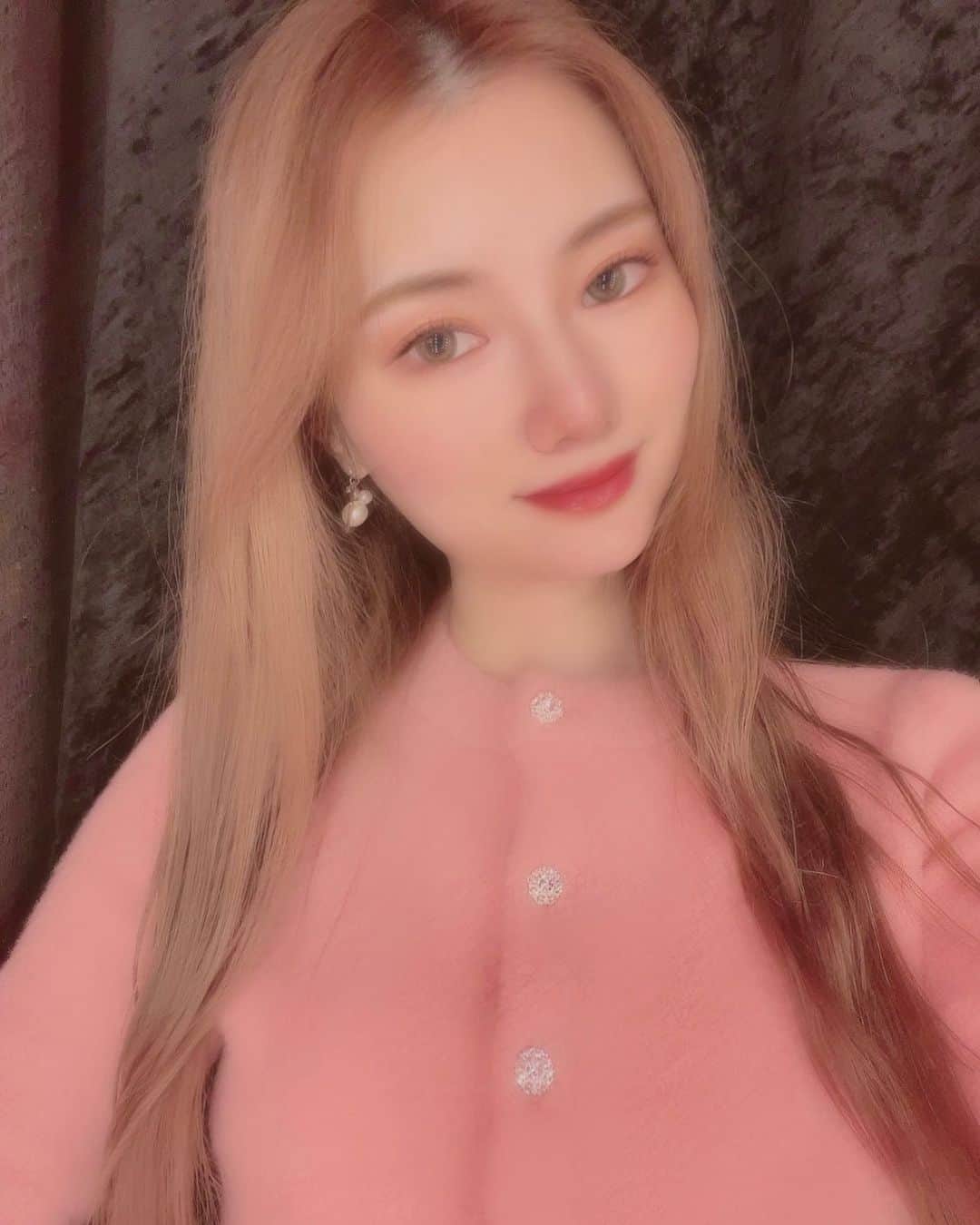 金子実加のインスタグラム：「春を迎える準備は出来てるぞ❤️ 早く来てね❤️🌸 ただ、寒がり屋な私はまだまだ寒い！ 寒がり屋って言うの？笑  #pink #me #春　#printemps #spring #봄」