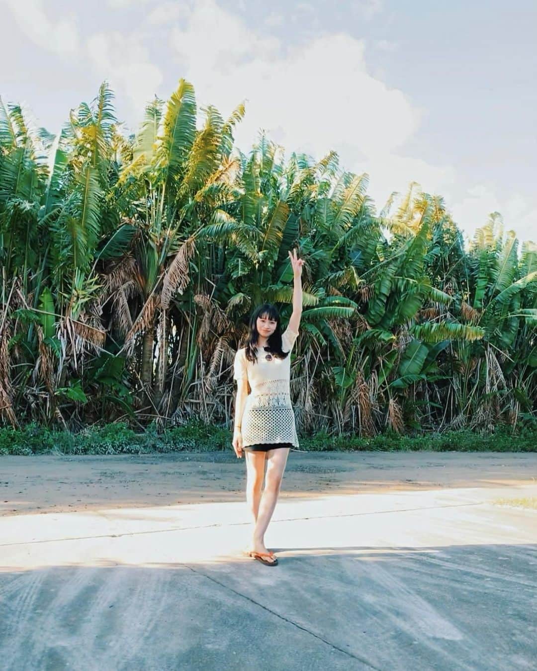 shihori.kathleenのインスタグラム：「まいにちあったかい🕊🌞🌿✨  綺麗な空気と長い長い時間に包まれたい ね🏝」