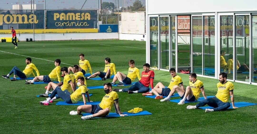 ビジャレアルCFのインスタグラム：「¡Preparando ya el próximo partido de @europaleague 🏆!  Preparing for the next @europaleague 🏆 game!  #Villarreal #futbol #soccer #football #uel」