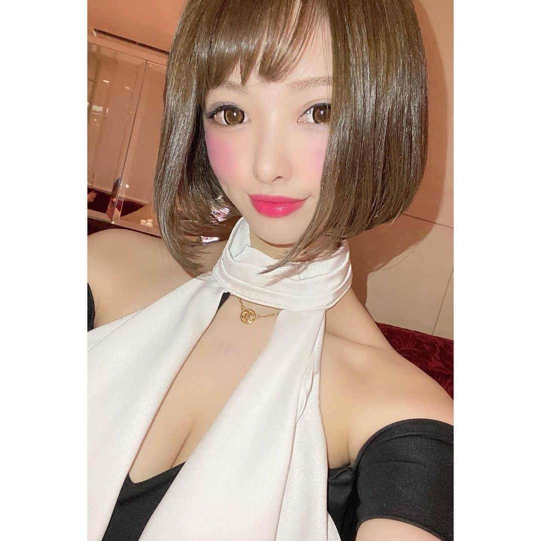 愛倉ななこさんのインスタグラム写真 - (愛倉ななこInstagram)「ななこは出勤完了　  ネイル変えて髪も切った スッキリ〜少し切り過ぎたかなあ？🥺　.   #バルセロナグループ #キャバ嬢 #キャバクラ #北海道 #札幌 #すすきの #美女 #美人 #美容 #ラウンジ #ガールズバー #飲み屋 #水商売 #呑み #キャバ #かわいい女の子 #さっぽろ #ニュークラ嬢 #ポケパラ #ナイツ #ニュークラ #すすきのグルメ #札幌観光 #likeforlike #follow4follow #ドレス #シャンパン #キレイ #ニュークラブ #PJ」2月23日 20時27分 - pandj_nanaco