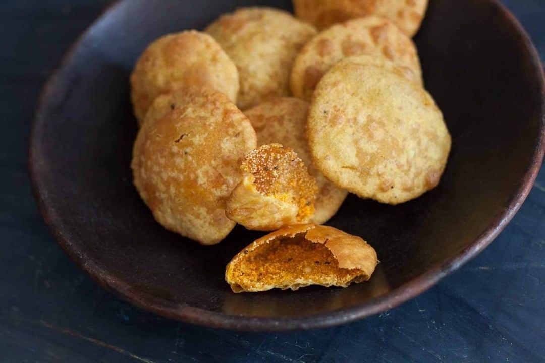 Archana's Kitchenさんのインスタグラム写真 - (Archana's KitchenInstagram)「Biscuit Roti is a popular snack recipe from the #Mangalore - Udupi region. Serve this crispy puri filled with spicy and delicious stuffing with a cup of hot tea as a tea-time snack.  Search for the recipe “Mangalorean Style Biscuit Roti” in our app. Link to the app in the bio @archanaskitchen . . . . . #recipes #easyrecipes #snacks #teatime #teatimesnacks #patty #archanaskitchen #cheesecake #strawberry #strawberryrecipes #Strawberrycheesecake #nobakecheesecake #healthyeating #highprotein #eatfit #cooking #food #healthyrecipes #foodphotography #recipeoftheday #comfortfood #deliciousfood #delicious #instayum #food #tandoori」2月23日 20時30分 - archanaskitchen
