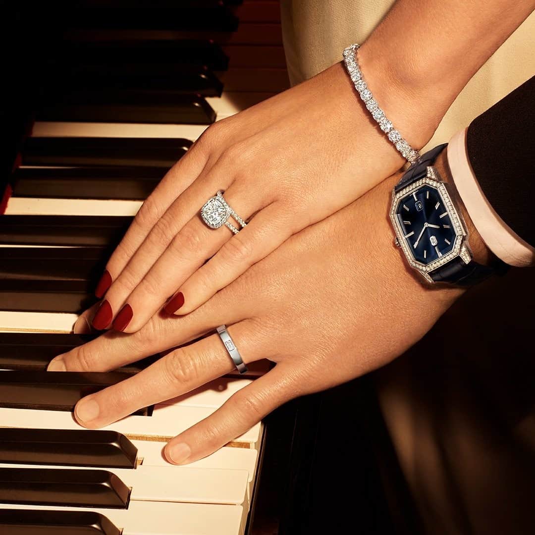 ハリー・ウィンストンさんのインスタグラム写真 - (ハリー・ウィンストンInstagram)「Let your romantic duet shine with shimmering #diamond jewelry. #LoveIsHarryWinston #HarryWinston Tap the link in bio to sparkle with your love.」2月23日 20時31分 - harrywinston