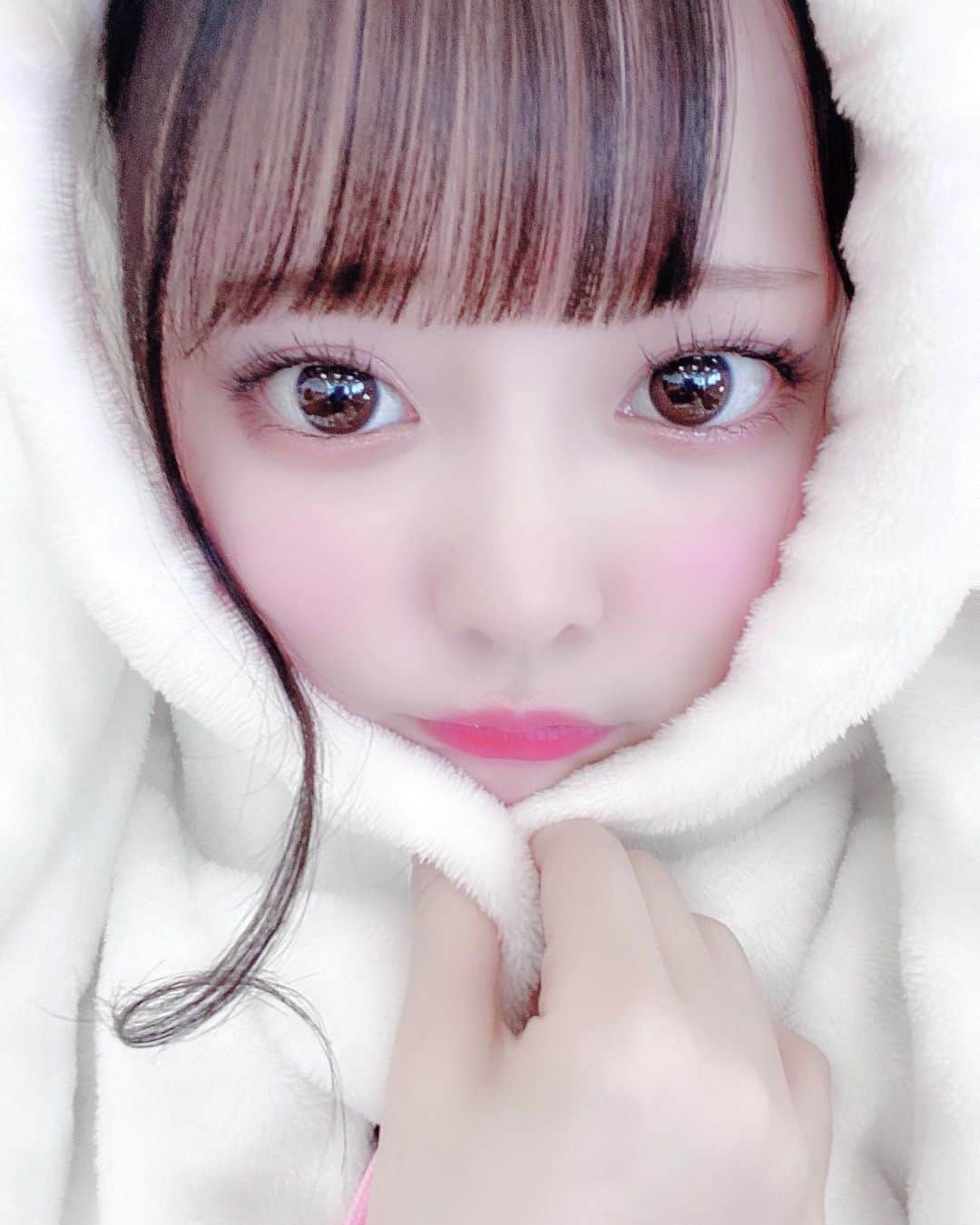 齊藤なぎささんのインスタグラム写真 - (齊藤なぎさInstagram)「❄*°♡﻿ ﻿ ﻿ ﻿ ﻿ ﻿ ﻿ まっしろな雪うさぎちゃんのつもりだったのですが、﻿ 雪見だいふくみたいだね！と言われて、嬉しかったです(？)﻿ ﻿ ﻿ ﻿ ﻿ みなさん、今年の冬は楽しい想い出できましたか…？☺️﻿ ﻿ ﻿ ﻿ もしよかったら、こっそりなぎさにおしえて🐰﻿ ﻿ ﻿ ﻿ #イコラブ #齊藤なぎさ #なーたん #届いてなーたん #うさぎ #雪見だいふく ？ #idol #コスプレ」2月23日 20時32分 - saitou_nagisa