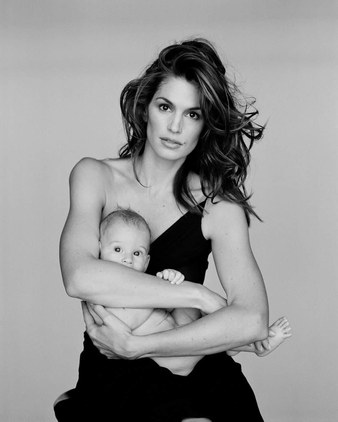 bonpointのインスタグラム：「Inspiration :  Cindy and her baby by Gilles Bensimon #iconic #mother #baby #inspiration」