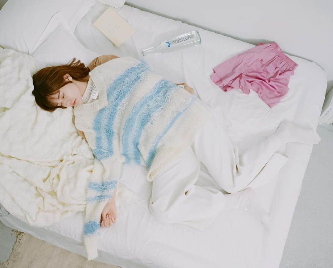 Kisshomaru S.のインスタグラム：「Emma @okss2121 with @gray____accessories for  DEW Magazine Reinventing Issue Pre-Spring 2021 @dewmagazine Cover story “microcosmos”  styling @umedakazuhide  hair and make-up @rei_fukuoka  prop @chan_shi26   Reinvention, be it external or internal, should allow you to cross past the lines that were once drawn, in order to create new visions of possibilities from what you already had, for the better.」
