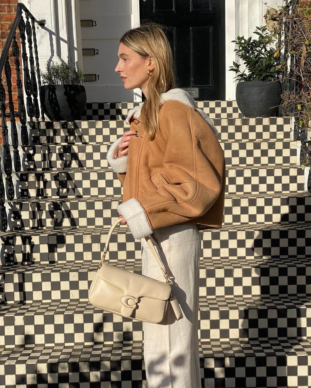 Camille Charriereのインスタグラム：「At this point I couldn’t help but wonder: was i walking the pillow bag or was the pillow bag walking me? @Coach #ad #TabbyBag」