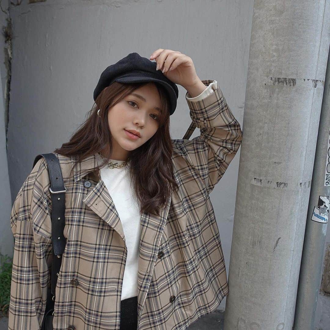 junko onagi ／小梛準子のインスタグラム：「春が来たは良いけど、、 花粉症の症状がひどくて辛い おなぎです🥲🌸❤︎笑  #お花見 したい🌸 絶賛 #花粉症 🌸 #春コーデ #チェックシャツ #春アウター #かわいい #ファッション #モデル #春 #幸せ」