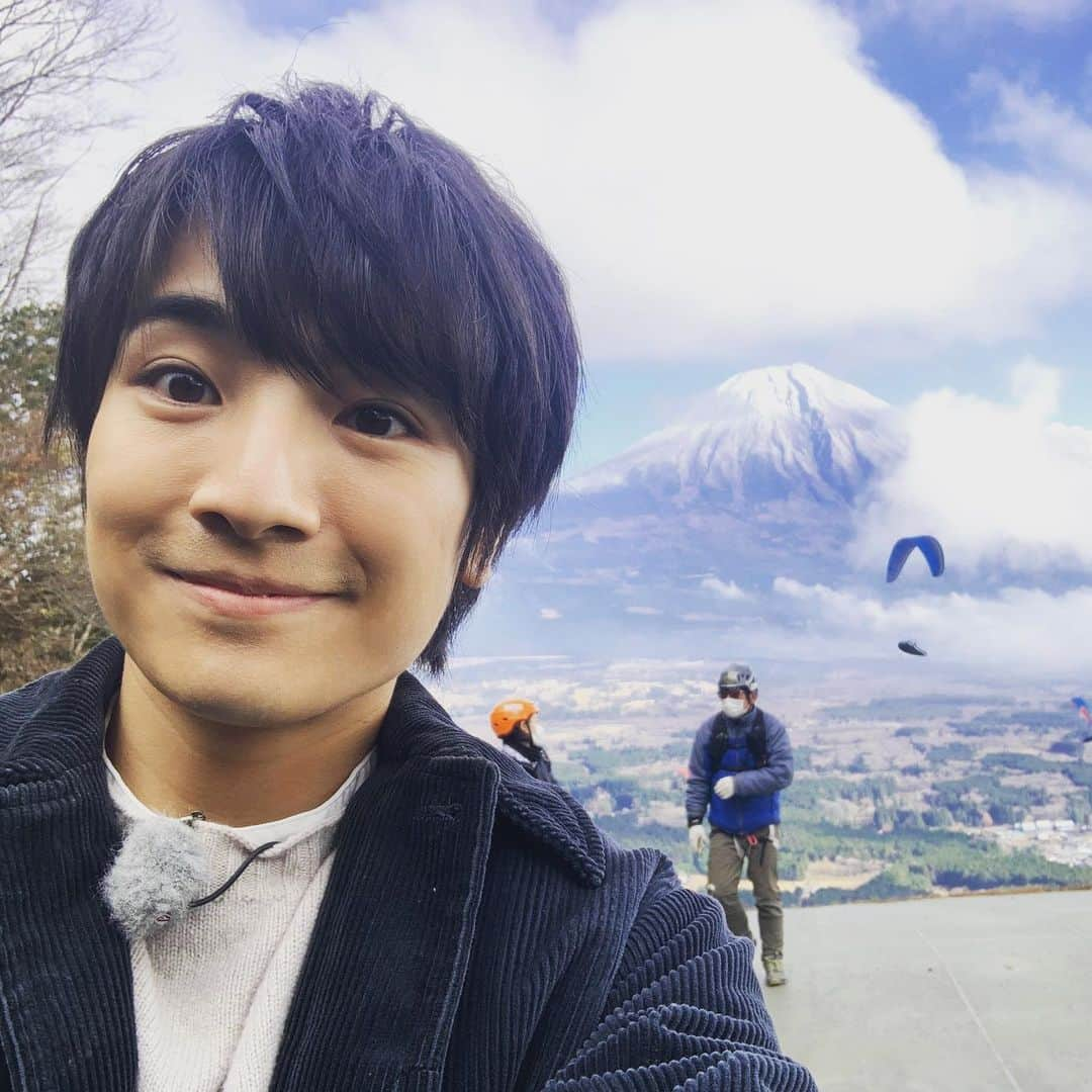 本田剛文さんのインスタグラム写真 - (本田剛文Instagram)「絶対、日本一になるでね！  #富士山 #富士山の日  #日本一 #てっぺん #パラグライダー #ボイメン」2月23日 20時48分 - boymen_honda