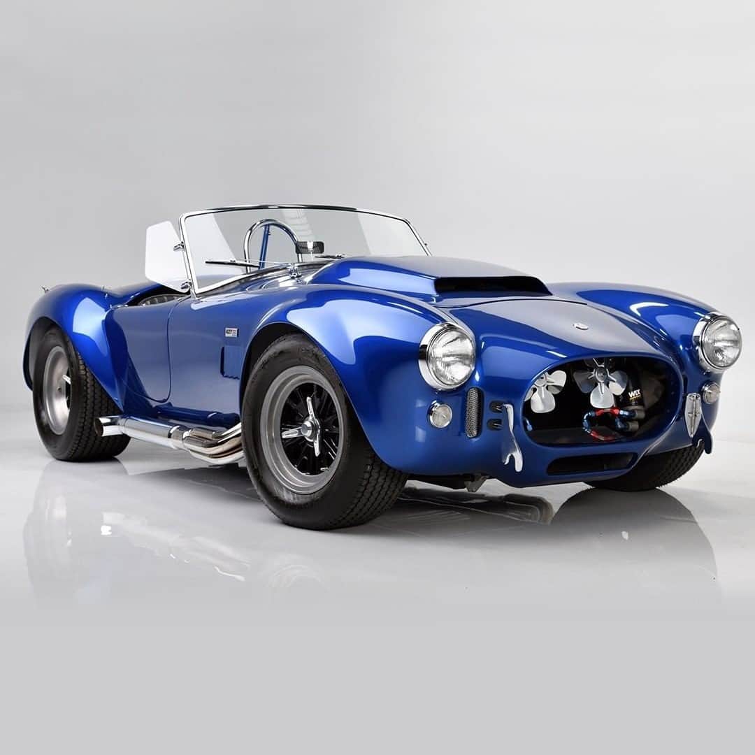 HYPEBEASTさんのインスタグラム写真 - (HYPEBEASTInstagram)「@hypebeastcarclub: @barrett_jackson is offering legendary racing driver and car designer Carroll Shelby‘s personal Cobra 427 Super Snake for auction. With only 23 ever built, this American classic is equipped with a 427ci V8 engine with two Paxton superchargers and automatic transmission. The roadster is in incredible condition and retains its original body with the Super Snake hood. Click the link in bio for more info.⁠ Photo: Barrett-Jackson」2月23日 20時50分 - hypebeast