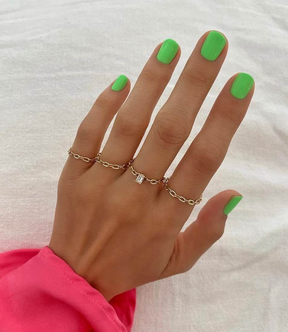 Blonde Saladさんのインスタグラム写真 - (Blonde SaladInstagram)「perfect duo 💕💚 #theblondesalad #nailsinspiration #manicure #beauty pic by @betina_goldstein」2月23日 20時50分 - theblondesalad