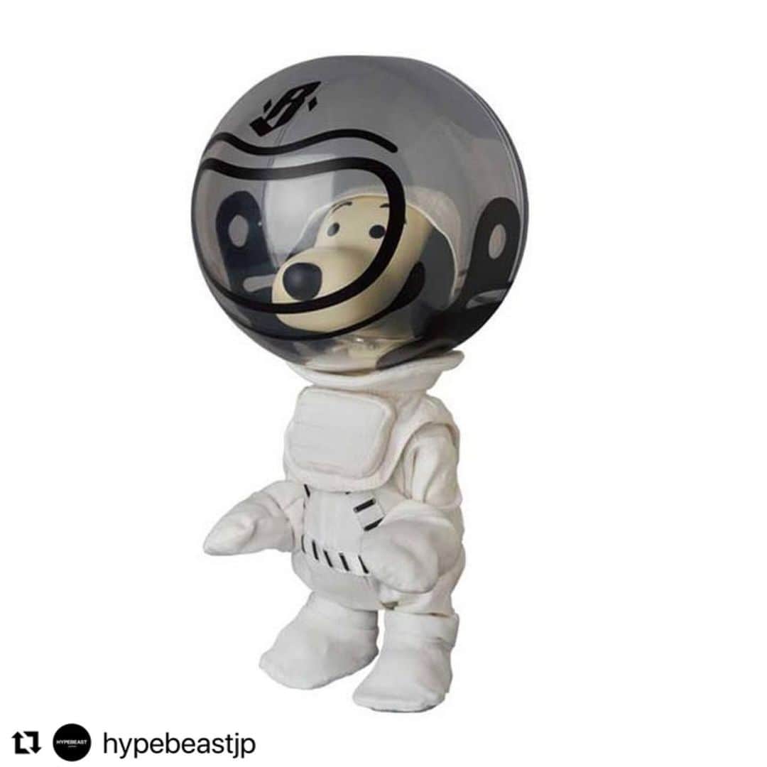 のインスタグラム：「#Repost @hypebeastjp with @make_repost ・・・ #HYPEBEAST : @medicom_toy が @pharrell の手がけるブランド Billionaire Boys Club とチームアップし、“宇宙飛行士スヌーピー”のフィギュアを製作。  アポロ計画が進められていた1960年代に、NASA（アメリカ航空宇宙局）の公式マスコットキャラクターとしてポスターやステッカーに登場し、アポロ10号のコードネームに採用されるなど、NASA にとって思い入れの深い『PEANUTS』の人気キャラクター� スヌーピー。今回はこのチャーリー・ブラウンの飼い犬が Billionaire Boys Club 仕様のヘルメットを被り、ホワイトの宇宙服を着用してフィギュアに。  詳細はプロフィールの🔗から Photo：MEDICOM TOY」