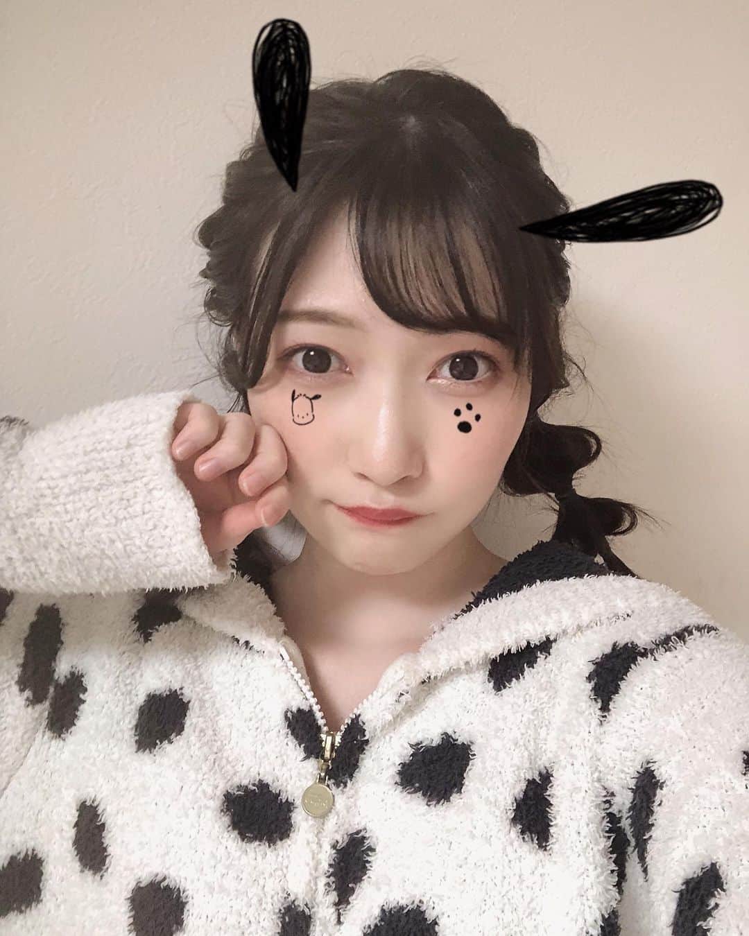 末井櫻子のインスタグラム：「この前髪の毛かわいくしてもらったの☺︎ ． ． ． ． ． ． #セルフィー  #おうち時間  #ポチャッコ」
