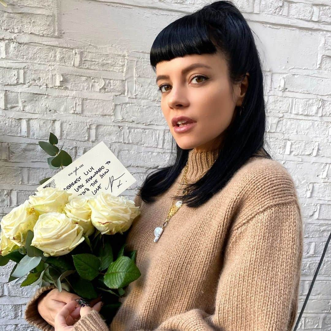 リリー・アレンさんのインスタグラム写真 - (リリー・アレンInstagram)「Thanks for the 💐, can’t wait for tomorrow #FendiFW21  #anotefromkimjones」2月23日 21時00分 - lilyallen