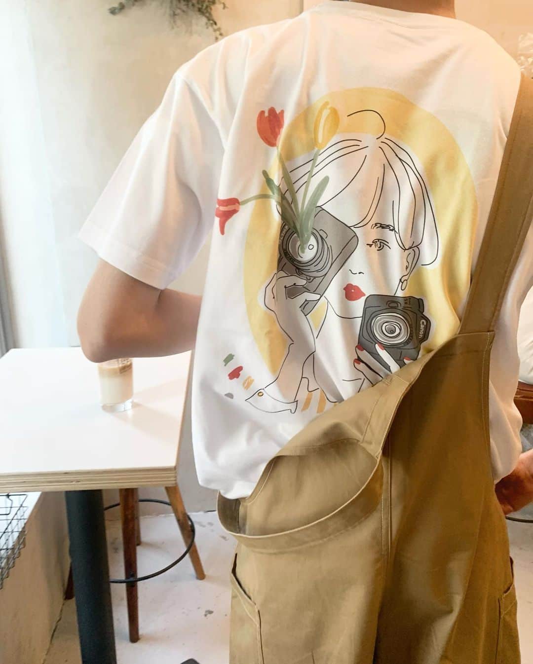 南夏希さんのインスタグラム写真 - (南夏希Instagram)「✌️✌️✌﻿ ﻿ ﻿ で、おTシャツ(※とってもかわいい)作りました﻿ ﻿ 6.2オンスしっかり生地🌈﻿ 白、スミ、アイビーグリーン﻿ ﻿ ﻿ 半袖の季節はすぐそこに🌞﻿ ﻿ ﻿ ﻿ ﻿ ﻿ ﻿ ____________________🧑🏻🧑🏻👱🏻‍♂️📸﻿ ﻿ 『ハルナツアキ』﻿ 3月5日.金 ー3月14日.日﻿ THE LOCAL TOKYO(引越ししました)﻿ ﻿ 📍渋谷区神宮前5-30-3 ニューアートビル2F﻿ @thelocaltokyo  . . @haru_maltaphoto と　@funknippon との3人展 . ﻿ グッズ.額絵.似顔絵チケット販売﻿ ﻿ ﻿ ご来店の際はお一人様1ドリンクお願い致します😷﻿ ﻿ 感染対策してお待ちしております~🙆‍♀️!﻿ ﻿ ﻿ ﻿ ﻿ #illust#drawing#illustration#fashion#ファッションイラスト#おしゃれ#イラスト#イラストレーター#Illustrator#iphone#art#desig#photography#illustrator#南夏希#目で見るハッピー」2月23日 21時06分 - punipuni729