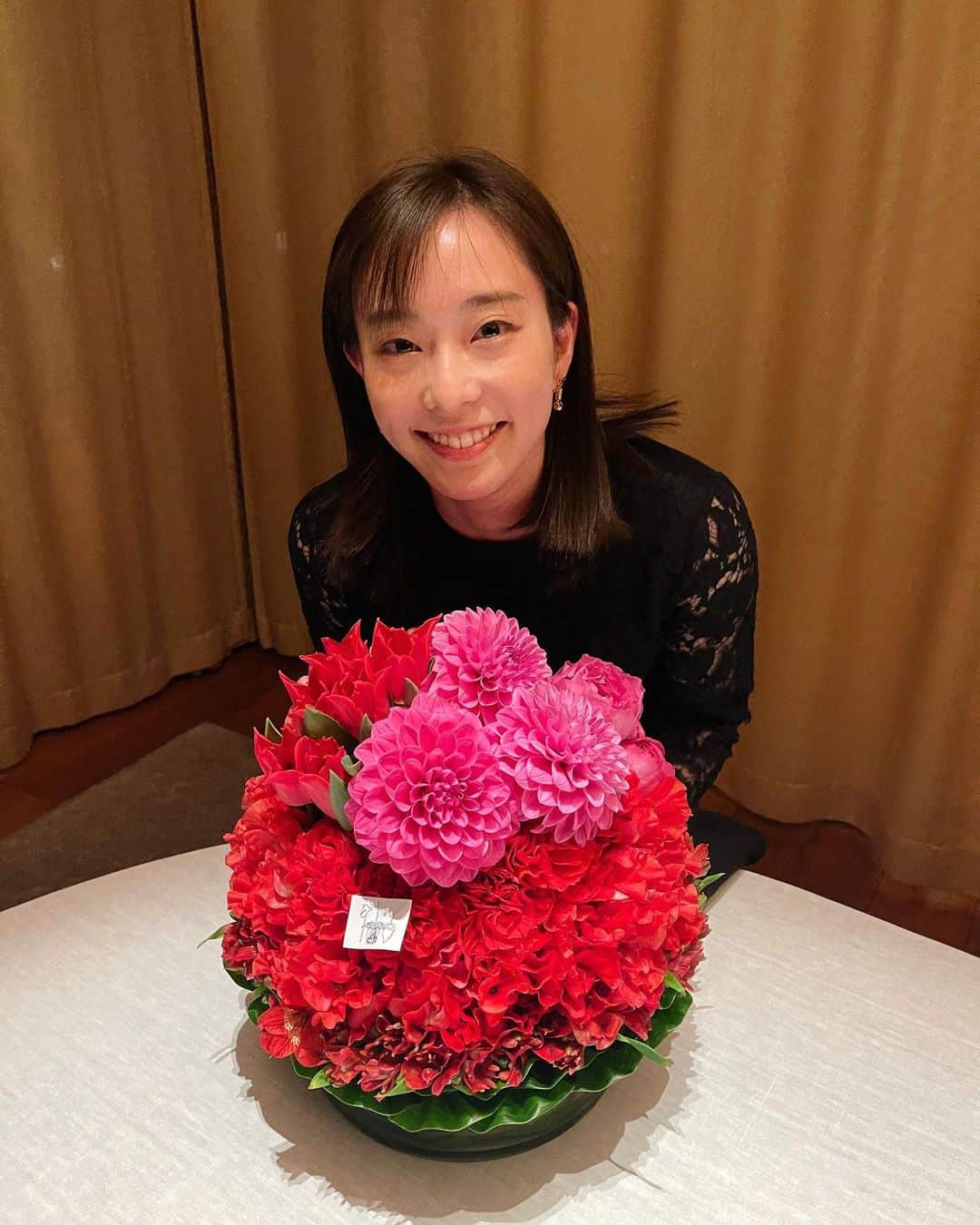石川佳純さんのインスタグラム写真 - (石川佳純Instagram)「*** 28歳になりました🎂 お祝いのメッセージ、ありがとうございます🥰 たくさんの方に支えてもらっている事に改めて感謝です。💗 28歳の目標は、支えてもらっている事への感謝を忘れずに、時には誰かを支えたり、助けられるような人間になりたいです。 悔いのないように、やり切ります❗️🏓  まだまだ大変な日々が続きますが、みなさまご自愛ください😊🙏」2月23日 21時07分 - kasumi.ishikawa_official