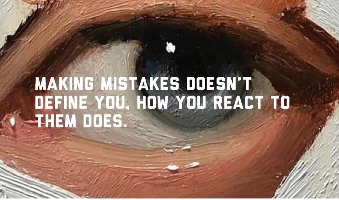 ファーン・コットンのインスタグラム：「Often we think making a mistake is bad. It’s not, it’s normal. There isn’t a soul out there who hasn’t made a mistake. Even the people who look shiny and perfect, they’ve made mistakes too. Mistakes give us the opportunity to learn and try again and there is nothing bad about that. How we react to mistakes it the part where we have a choice. Do we make the exact same mistake again? Do we hide away from work scared of judgement? Do we dust ourselves back off and try again? (Painting in the background painted by my awesome cousin Biba @artbybiba83 )」