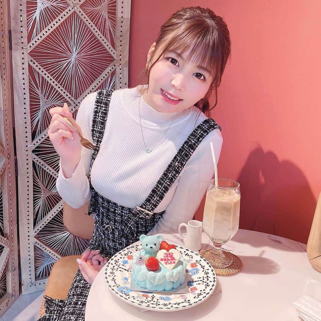 水瀬琴音さんのインスタグラム写真 - (水瀬琴音Instagram)「MARINE HOUSE🎂 ・ 原宿でCafeいくお約束してて、 行ったら可愛いケーキで お疲れ様会してくれた😚❤️ ・ 可愛いのに美味しいケーキ🧸🍰 ・ ・ ・ #マリンハウス #marinehouse  #cafe #原宿 #ケーキ #カスケード  #cake #原宿カフェ #神宮前 #blue」2月23日 21時07分 - kotone_dayo___