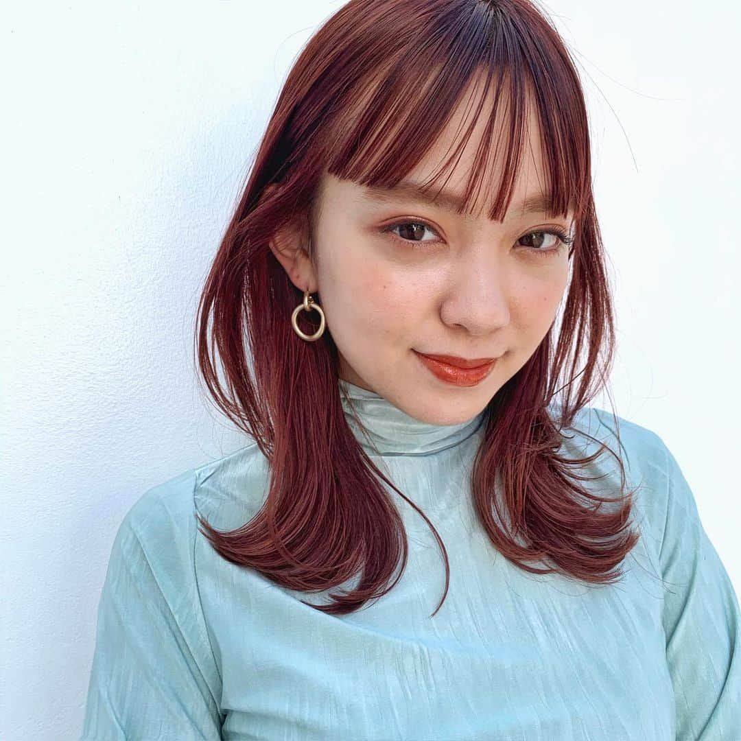 LALA公式さんのインスタグラム写真 - (LALA公式Instagram)「ピンクブラウンミディアムレイヤー ﻿ ﻿ LALA official スタイリスト：﻿ 椛沢 柚希 @garden_yuzu (lora.garden)﻿ ﻿ ヘアスタイル詳細（スタイリング方法、オーダー方法、メニュー、料金、施術時間）は下記のリンクからのご覧になれます。﻿ ﻿ https://lalahair.co.jp/medium/medium-layer/10731/﻿ ﻿ —————————————————— ﻿ ﻿ LALA webサイト→「ヘアカタログララ」 で検索✨﻿ ﻿ LALA[ララ]は、全国の厳選した人気美容師がつくるヘアスタイル・髪型・ヘアアレンジを掲載するヘアカタログサイトです。﻿ ﻿ 技術、センス、サービスにこだわるプロフェッショナルが、サロンワークでお客様に提案するリアルで人気のある髪型を掲載しています。﻿ ﻿ あなたの魅力を引き出す運命のヘアスタイルをみつけてください。﻿ ﻿ —————————————————— ﻿ ﻿ ﻿ #ミディアム #ミディアムヘア #ミディアムレイヤー #外ハネミディアム #ミディアムボブ #レイヤーカット #ロブ #セミディ #ミディアムヘアアレンジ #ミディアムアレンジ #ヘアカタログ #ヘアカラー #オレンジメイク #ピンクブラウン #オレンジベージュ  #オレンジブラウン #アプリコットオレンジ #オレンジカラー  #髮型屋 #髮型設計 #发型 #造型 #微捲 #日系髮型 #女生髮型 #女生短髮 #短髮造型 #短髮女孩 #日系短髮」2月23日 21時08分 - lala__hair