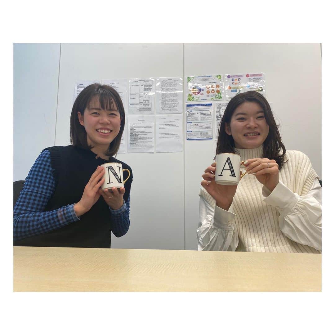 星奈津美さんのインスタグラム写真 - (星奈津美Instagram)「先日の"Ayacafe"YouTube撮影☕️💕﻿ ゲストで出演させていただきました🗣﻿ いつも2人でお茶してる時のような空間でお喋りして﻿ ただただ楽しませてもらいました😆👏﻿ 配信されるタイミングはまたお知らせします！﻿ ﻿ そしてあやちゃんとかなえちゃん&ごりん🐶﻿ がうちに来てくれました🏠✨﻿ 2匹のツーショットを撮りたいのに﻿ 彼らはソーシャルディスタンスを保ち続け…﻿ いろんな手を使ってようやく撮れたツーショット📸﻿ 最後は2匹仲良く並んで寝ていて可愛かった❤️❤️﻿」2月23日 21時14分 - ntm_hoshi