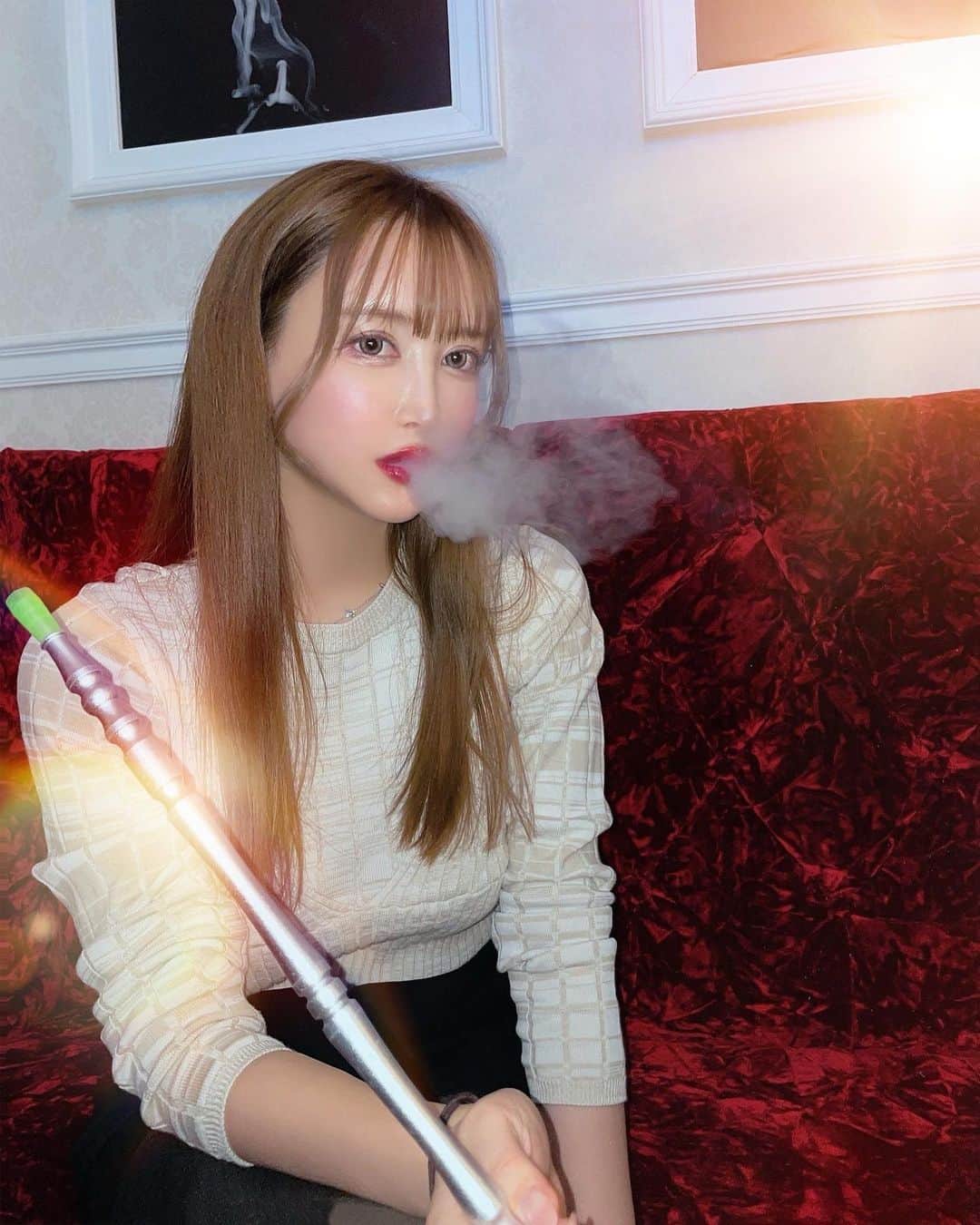 蘭子のインスタグラム：「恵比寿にオープンしたシーシャバーに行ってきました🌹💋 . 【 @pukupuku_evisu 】 . 甘めとさっぱりめのオススメな感じでと2種類オーダーしたら両方美味しかったです😍🍌🌿 . シーシャ好き💓 . . . . . #シーシャ#シーシャバー#シーシャカフェ#恵比寿#恵比寿カフェ」