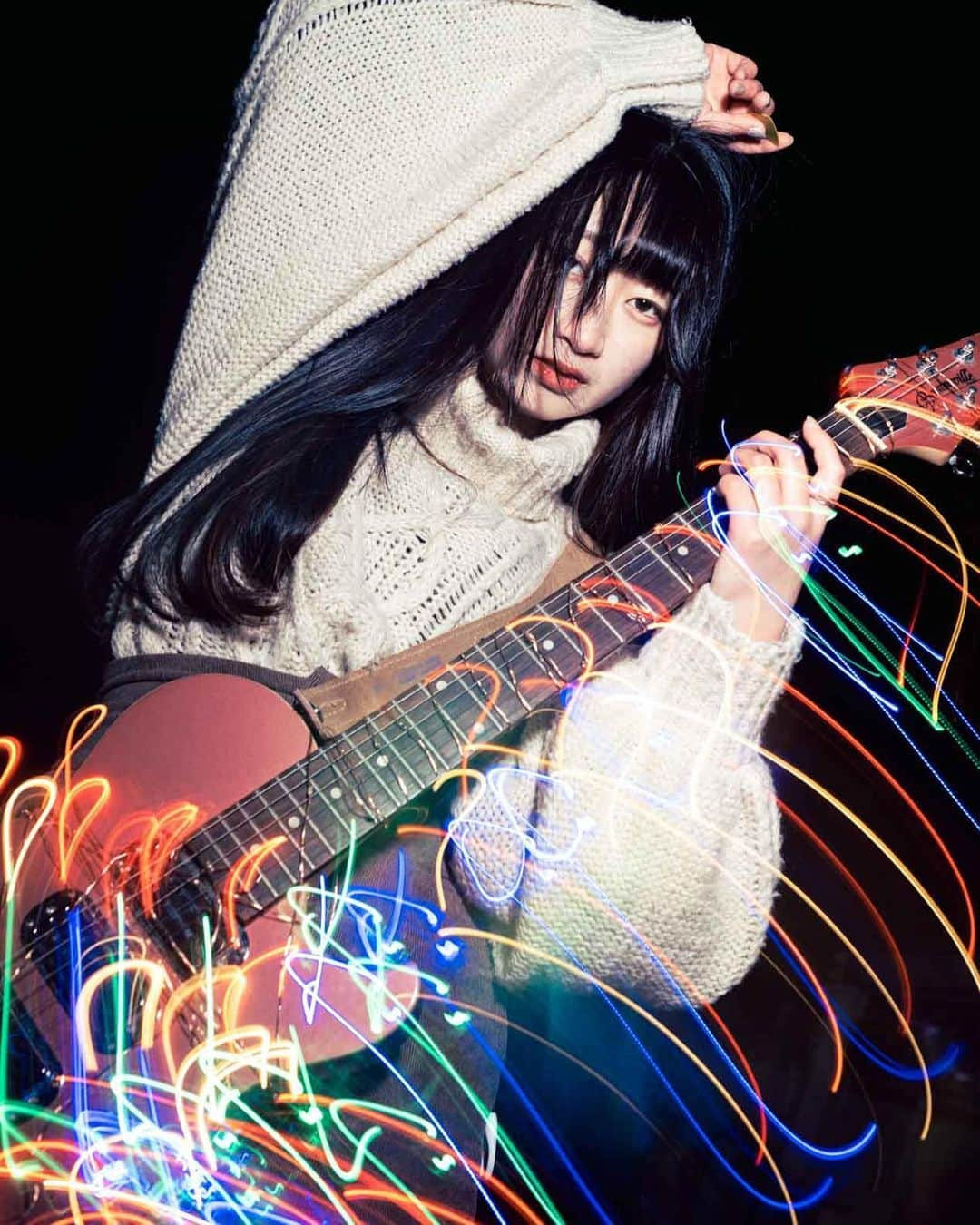 kenta_soyoungさんのインスタグラム写真 - (kenta_soyoungInstagram)「Scratch!. . . . #Nightscratch #ギターポートレート #ギター #guitarportrait #スローシャッター #カッコいい女子  #下北沢 . . . @landcell__photo」2月23日 21時29分 - kenta_soyoung