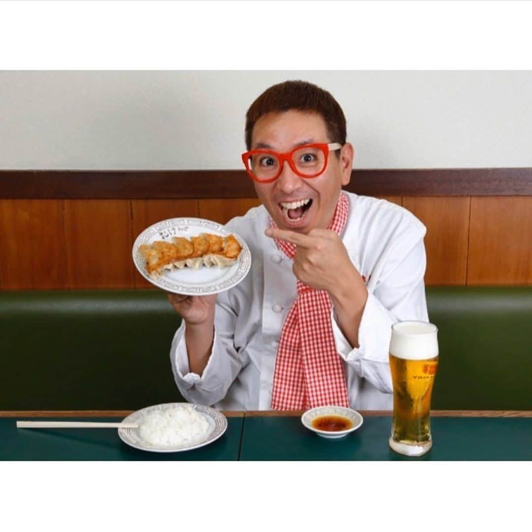 クック井上。さんのインスタグラム写真 - (クック井上。Instagram)「NHK『おはよう日本』「まちかど情報室スペシャル」 〜おうちごはんを手軽に楽しく〜 ご覧＆ご連絡いただいた方、有難う御座いました。  サイト”料理リレー”( http://cookingrelay2020.jp/ )に現在4000品以上掲載されているレシピから、代表で僕の《マンガ肉手羽からあげ》取り上げられました🐓 僕より息子たちが目立ってました（╹◡╹） レシピはこちらからご覧いただけます。 http://cookingrelay2020.jp/2020/04/21/post-1638/ https://www.instagram.com/p/B-kLcbBgkUs/ 「はじめ人間ギャートルズ」的な唐揚げで、少しでも盛り上がって頂けたら幸いです。 まだまだお料理を楽しくするぞー💪  ※料理リレー…昨年の緊急事態宣言中に、料理研究家・脇雅世さんと加藤巴里さんがスタートした取り組み。1人の料理家が交流のある料理家やシェフ2人を紹介していくリレー方式で、バトンパスされた料理家たちが、家にある身近な食材で作る簡単レシピを紹介。 https://www.fujingaho.jp/gourmet/a32202807/wakimasayo-ryouri-relay2020-200423/  #NHK #おはよう日本 #料理リレー #料理リレー2020 #まちかど情報室 #おうちごはん #おうち時間 #料理 #cooking #レシピ #recipe #マンガ肉 #手羽先 #唐揚げ #からあげ #から揚げ #世界の山ちゃん #フライドチキン #friedchicken #手羽先唐揚げ  #野菜ソムリエ #アスリートフードマイスター #フードコーディネーター #食育インストラクター #料理男子 #料理研究家 #料理芸人 #クック井上。」2月23日 21時26分 - cook_inoue