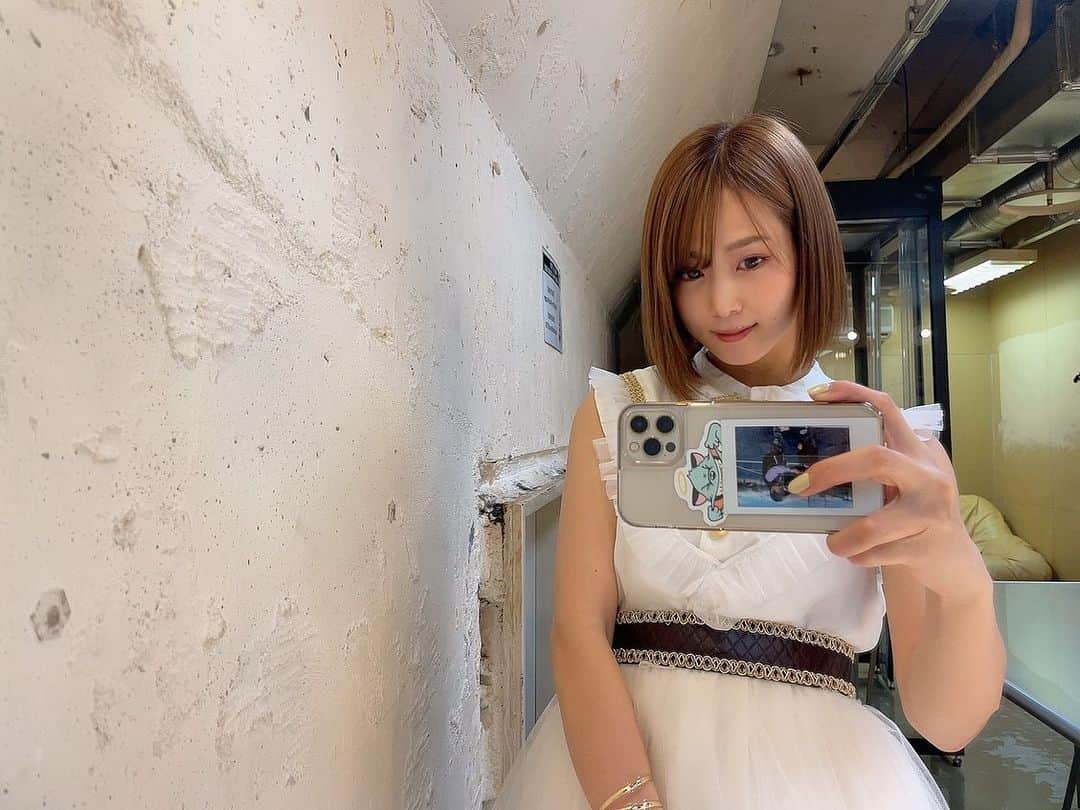 まきさんのインスタグラム写真 - (まきInstagram)「今までにない フリフリな衣装にしてもらった！  アイドル〜☺️  フィッティングに 一番時間かかったかも！ あゆくまww  みんなはどっちが 好みやったぁ〜？  #ボク熊#あゆくま#あゆみくりかまき」2月23日 21時37分 - maki_ayumikurikamaki