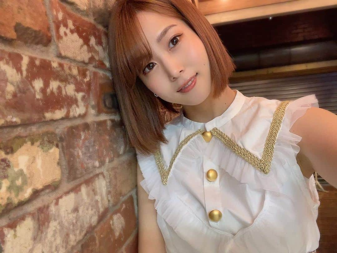 まきさんのインスタグラム写真 - (まきInstagram)「今までにない フリフリな衣装にしてもらった！  アイドル〜☺️  フィッティングに 一番時間かかったかも！ あゆくまww  みんなはどっちが 好みやったぁ〜？  #ボク熊#あゆくま#あゆみくりかまき」2月23日 21時37分 - maki_ayumikurikamaki