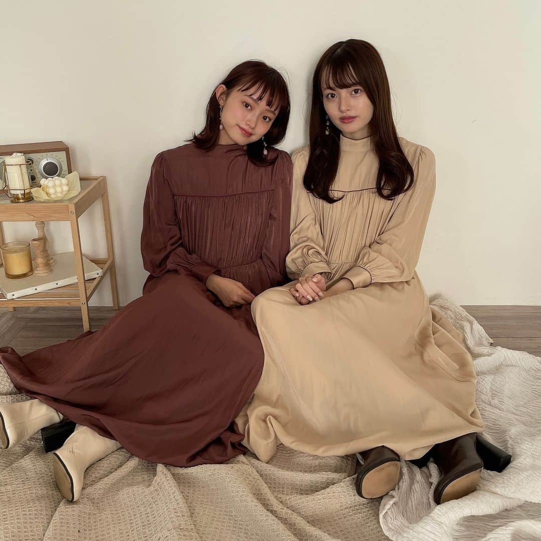 MERY ITEMのインスタグラム：「［ max 30% off sale ］⁣ .⁣ “ ギャザーパイピングワンピース ”⁣ .⁣ 縦見えギャザーが⁣ 大人っぽキレイワンピースも30% off♡⁣ この機会を見逃すな〜！⁣ .⁣ color：ブラウン / カーキ / ベージュ⁣ ¥9,350 → ¥6,550（tax in）.」