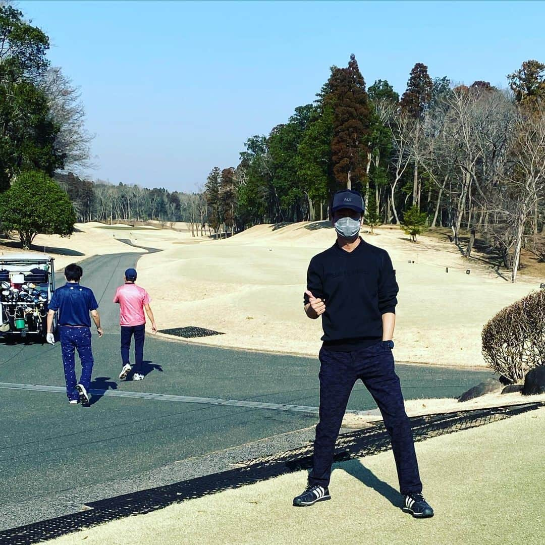 椎名桔平さんのインスタグラム写真 - (椎名桔平Instagram)「たまには#golf 前半だけ#evenpar 😬 後半失速💦^_^」2月23日 21時31分 - kippeishiina