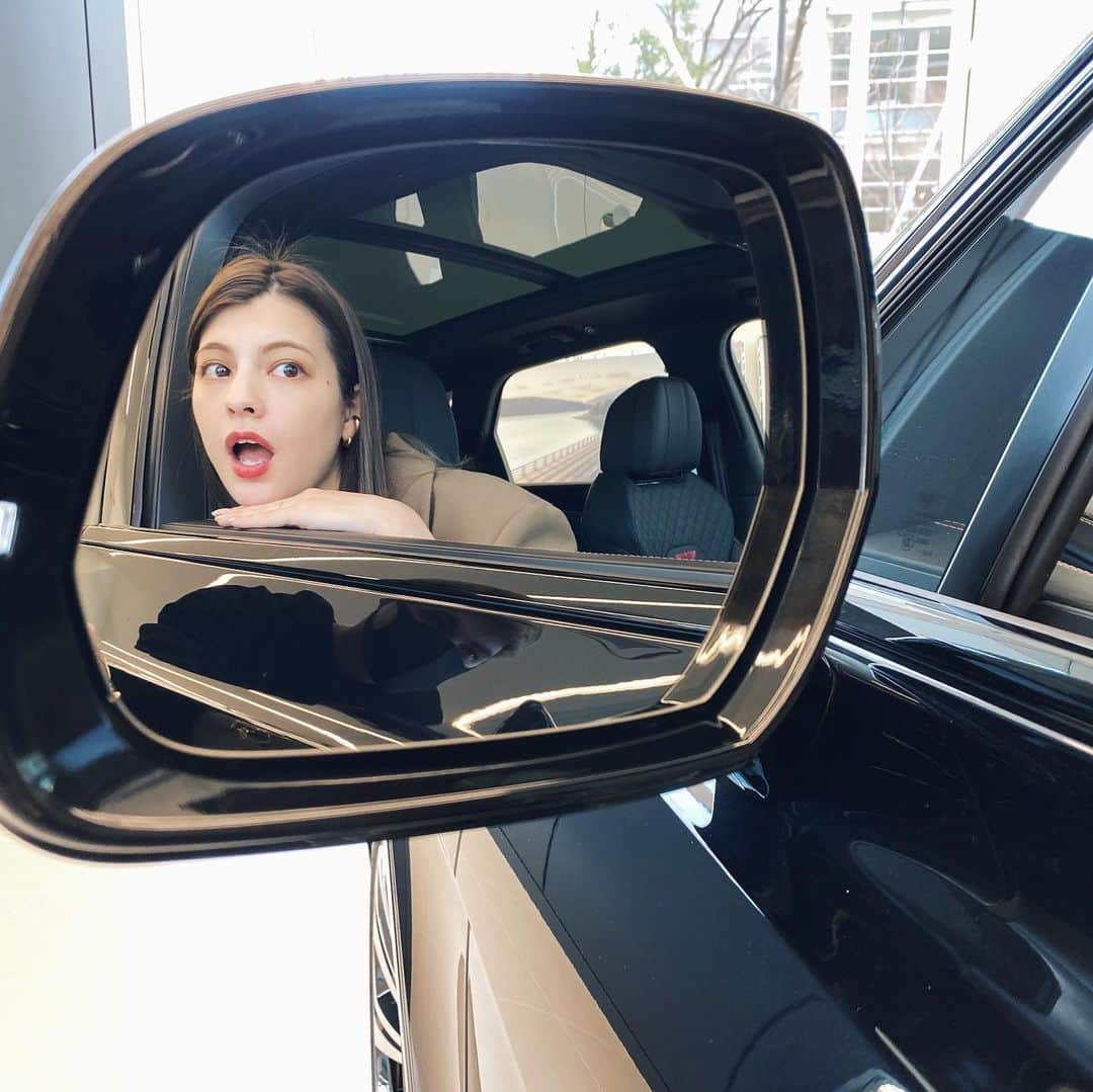 マギーさんのインスタグラム写真 - (マギーInstagram)「come check out my new YouTube 💖🔥🕊 @maggysbts  #bentley #ベントレー #新型ベンテイガ」2月23日 21時31分 - maggymoon