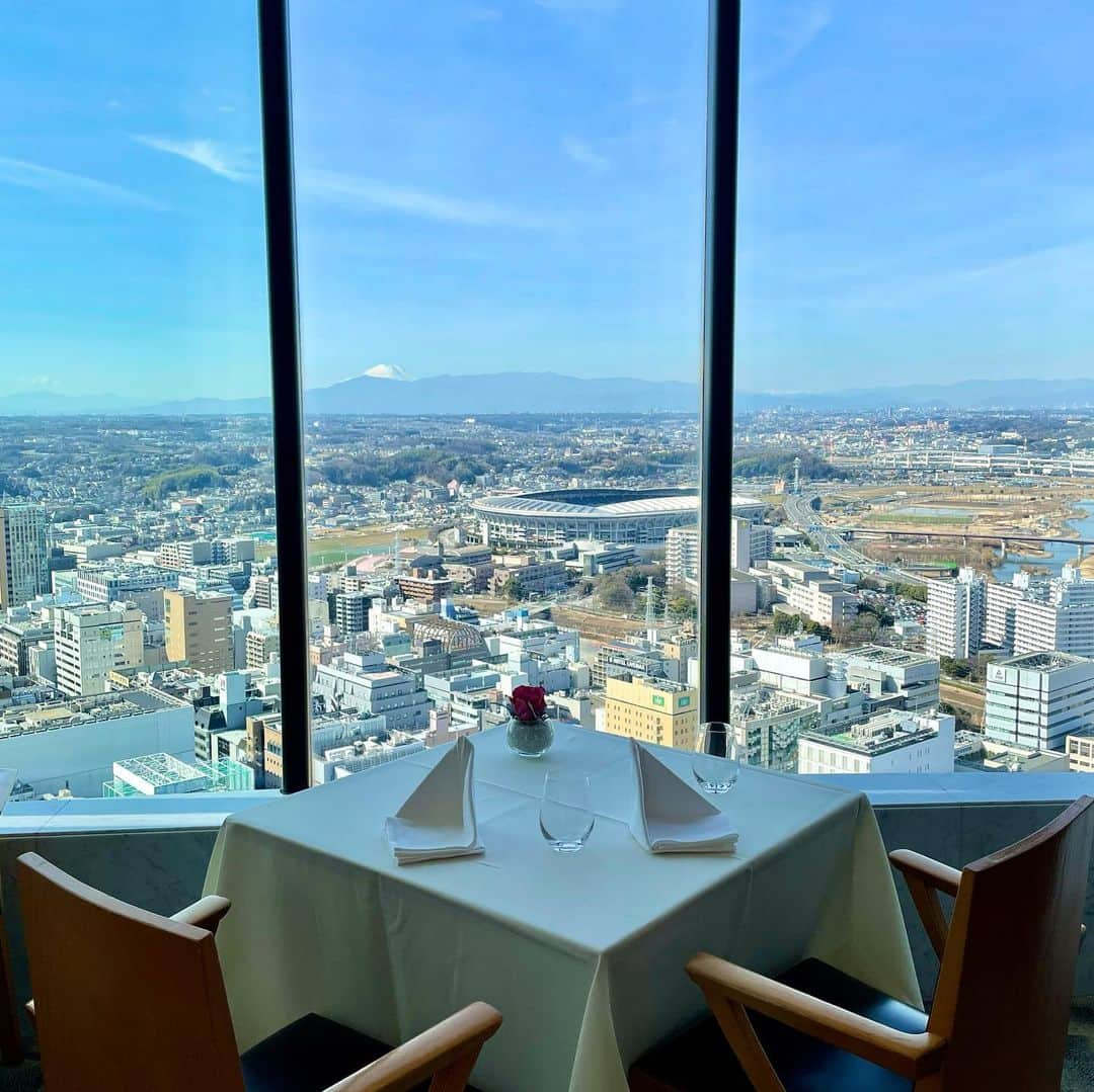 新横浜プリンスホテルさんのインスタグラム写真 - (新横浜プリンスホテルInstagram)「2月23日は『富士山の日』🗻 空気が澄んだ晴れた日には、客室や高層階レストランから西南の方角に富士山をご覧いただけます☀️ . . .  #新横浜プリンスホテル#富士山 #プリンスホテル#新横浜#横浜#客室 #ホテルレストラン #ホテル#みなとみらい#眺め #景色 #旅行#景色#横浜旅行 #富士山の日#富士山が見えるレストラン#shinyokohamaprincehotel#princehotel#shinyokohama#yokohama#hotel #view #myyokohama #mtfuji」2月23日 21時33分 - shinyokohamaprincehotel