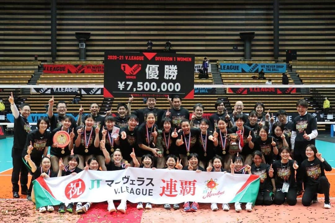 橘井友香さんのインスタグラム写真 - (橘井友香Instagram)「・ 2020/21 VLeague Champion🏆  二連覇「再耀」  さらなる高みを目指し再び日本一に向け鍛錬する。一人一人が耀きを放つチーム。 それが私達JTmarvelous✨  沢山のご声援ありがとうございました🙇‍♀️ 引き続きよろしくお願いします!!」2月23日 21時33分 - yuka.kitsui