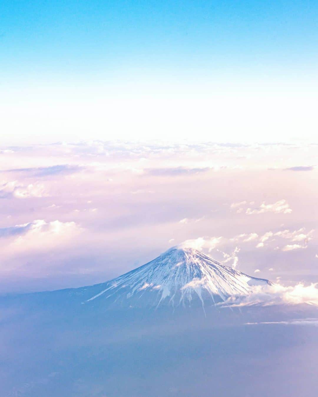 6151のインスタグラム：「Mt. Fuji dyed in the sunrise.」