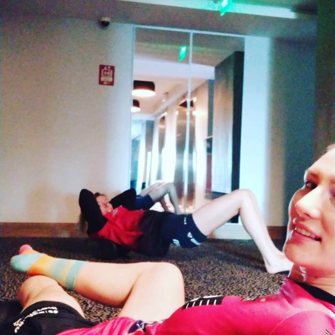 ポリーナ・ラヒモワのインスタグラム：「Preparation before game in pandemic conditions with @dobrianarabadzhieva Game time changed to 16:30」