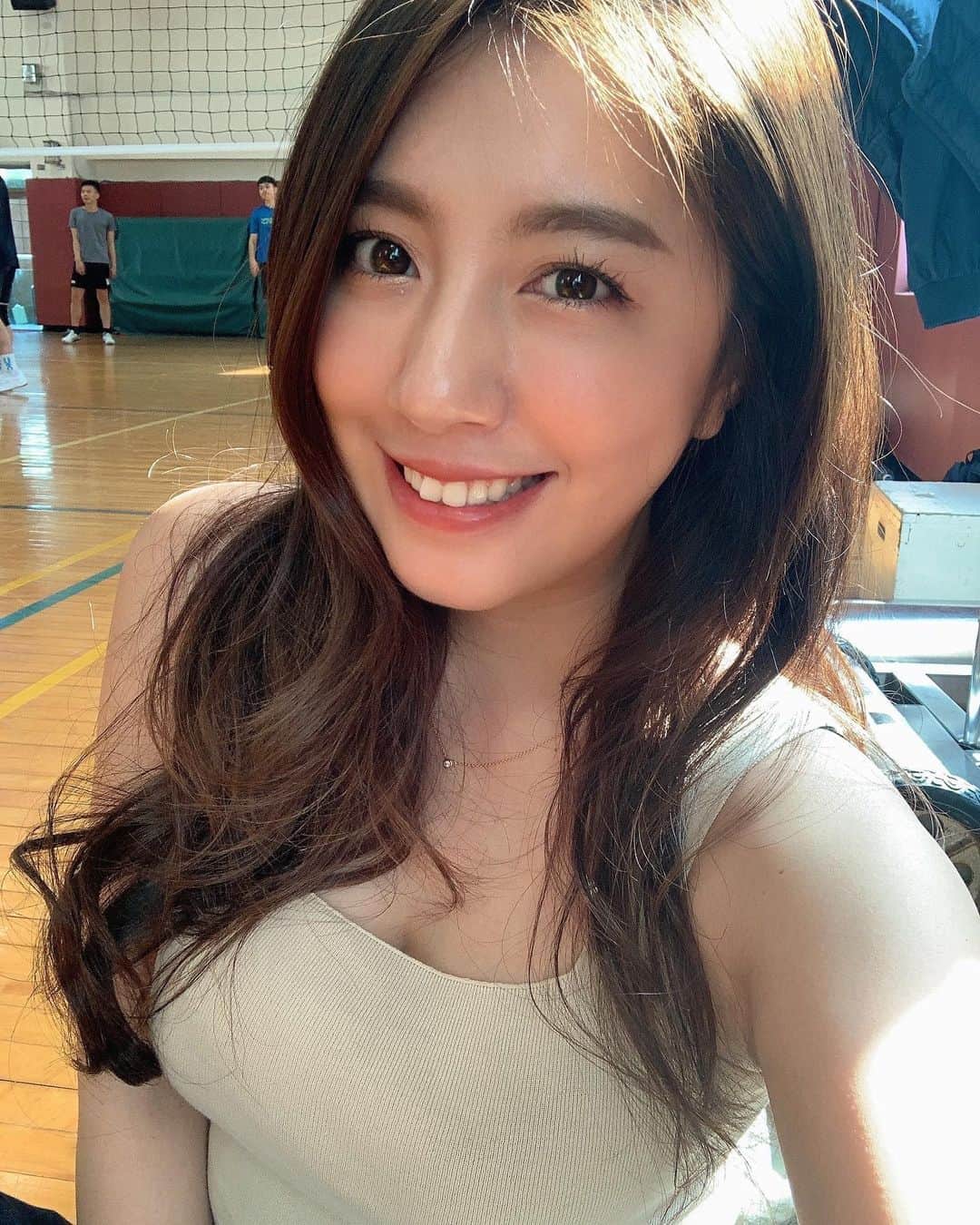 のインスタグラム：「又來看排球！ 每次都會被問是要上場打嗎？ 先不用沒關係🙂我愛看不愛打 請讓我當啦啦隊就好啦 #說得一嘴好球#三月是不是有大比賽 #排球少年最棒！！！」