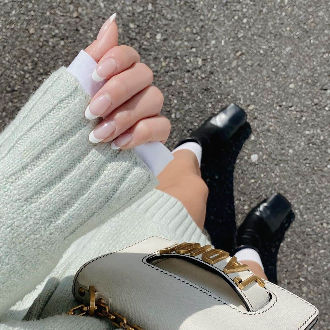 椿彩加さんのインスタグラム写真 - (椿彩加Instagram)「. 春だしフレンチでもしとくかー。ネイルです💅  H/K 自粛期間が1番太りやすいのに まさかの2kg太りました。 実家のご飯てほんとに美味しいから 朝昼晩しっかり食べてまう。 このまま太っていっても みんななにも言わずに 見守っていてくださいブヒ。  #ダイエット #無理 #実家 #大食いいるから #痩せれない #まず痩せる気ない #ジム #復活は #4月から #それまで #食べまくるyo #誰が #痩せてるのが可愛いって決めたんだ #ぽっちゃりもかわいいよ #new #nails #springnails」2月23日 22時00分 - ayaka_tsubaki23