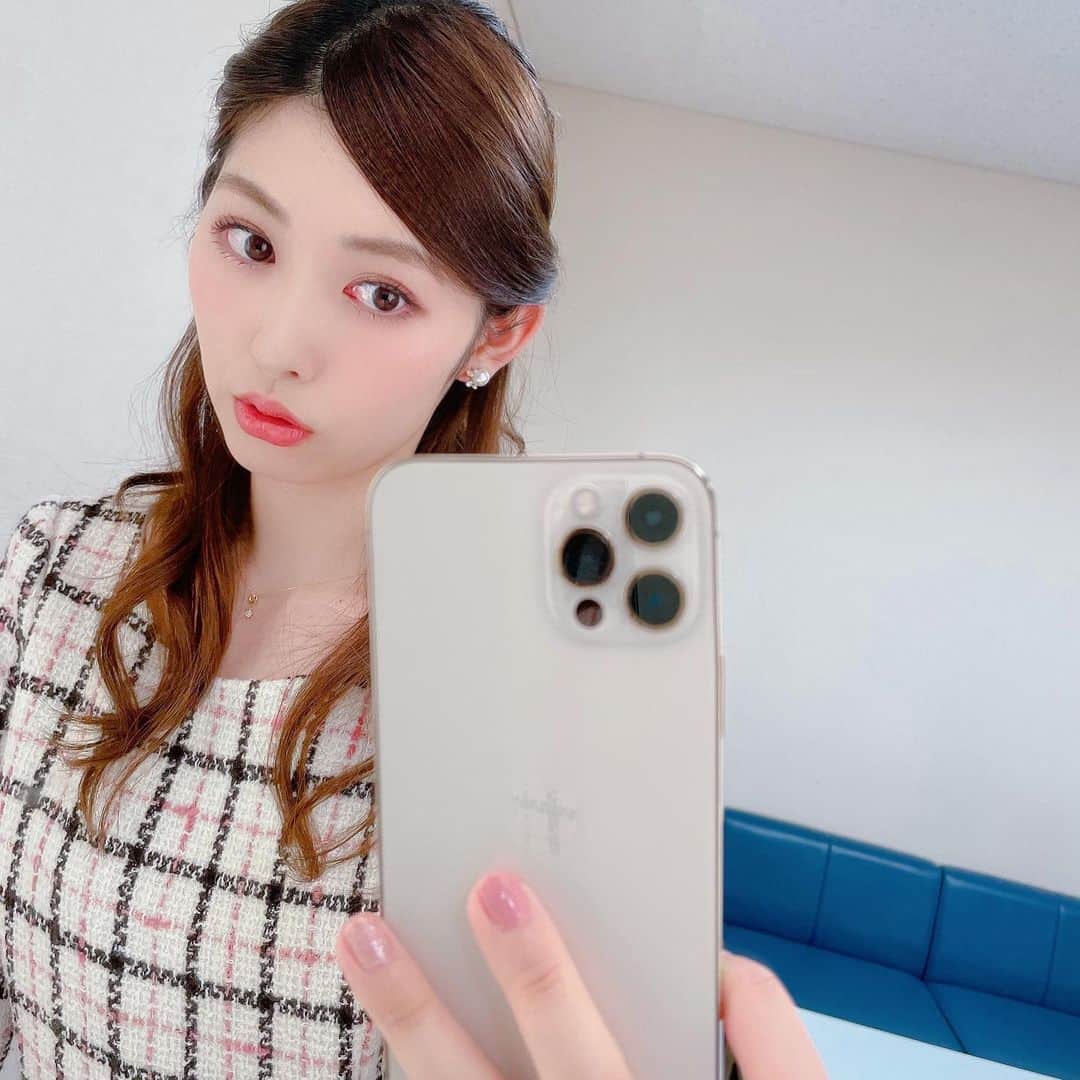 のインスタグラム：「こんにちは iPhone 12 Pro📱🖤﻿ ﻿ ﻿ 充電のもちがよくなった👏﻿ カメラはお出かけしてないから﻿ あんまり活用できてないのが寂しい🥺﻿ ﻿ ﻿ #橘ゆりか #iPhone12pro #🍎」