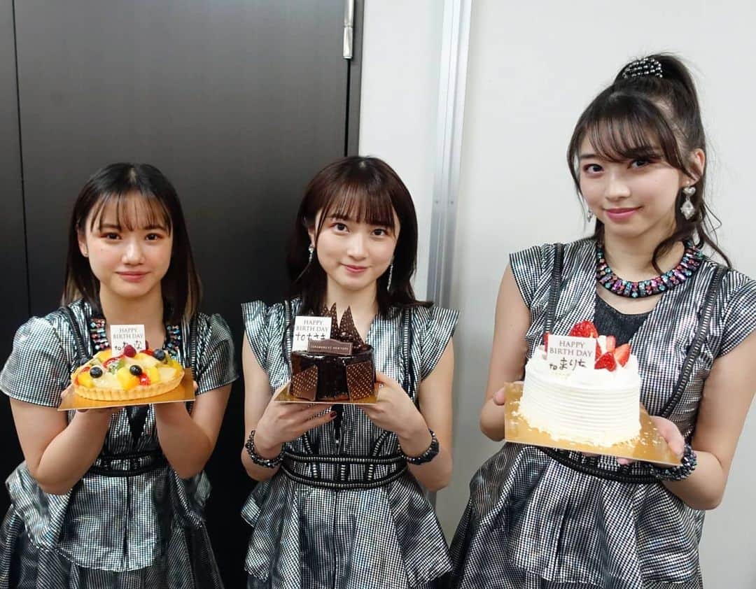 のインスタグラム：「Birthday girls❤️ . . . 2月に誕生日を迎えた3人 改めておめでとう☺️❤️ . #牧野真莉愛 #20歳 #ショートケーキ #森戸知沙希 #21歳 #チョコレート #横山玲奈 #20歳 #フルーツタルト #ケーキ食べる姿 #全然20歳に見えない 笑 #happybirthday #birthdaygirl  #morningmusume21 #モーニング娘21 #石田亜佑美」