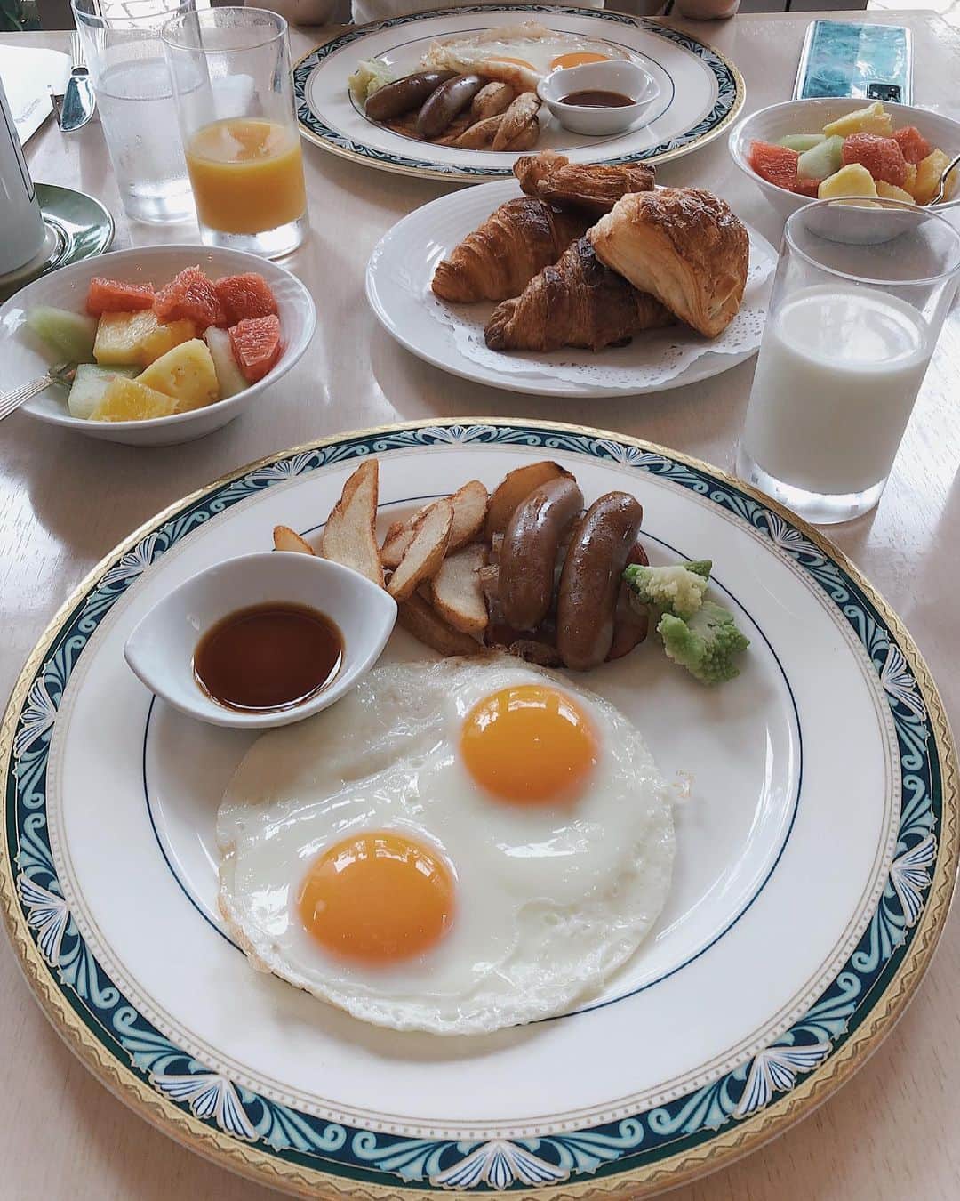 Julia Castroさんのインスタグラム写真 - (Julia CastroInstagram)「明日は朝活するって決めたんだ〜🍳 楽しみ楽しみっ 早く寝ないと🖤 . #goodmorning  #morning #breakfast #egg #friedegg  #bread #salad #fruit #photography #hotelthemanhattan  #hotel #stayhotel #hotelstay #photo #朝ごはん #朝食 #朝活 #ホテル #朝 #洋食 #目玉焼き #ホテルステイ #写真 #ホテルザマンハッタン  #julistagram」2月23日 22時03分 - julia.c.0209