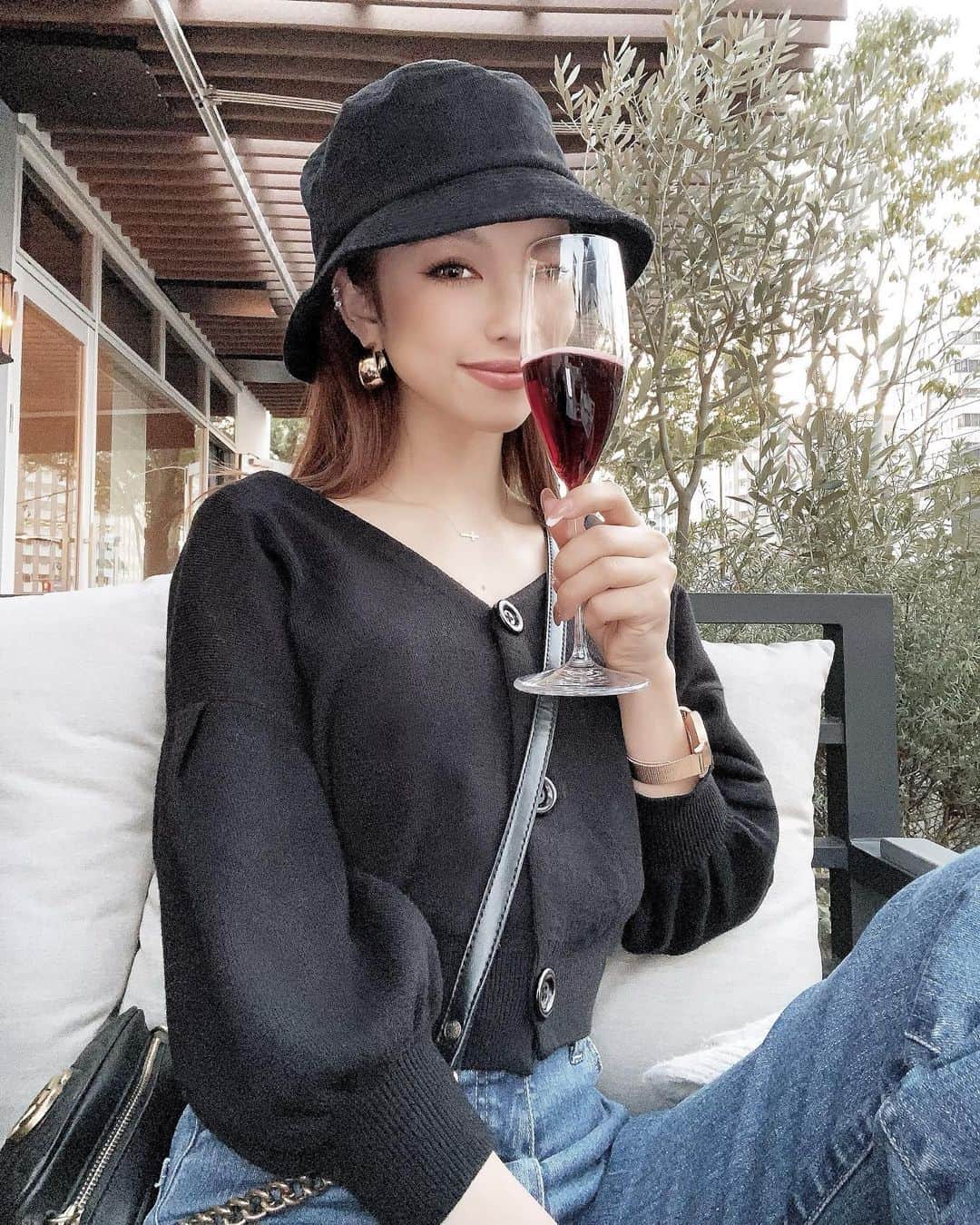木田絵里香のインスタグラム：「. ポカポカ〜なおやすみで最高だったな🍸☀️ . 花粉と急激な寒さに気をつけましょ〜う🤧😷 . #selfie#dayoff#コーデ#私服#春コーデ#メイク」