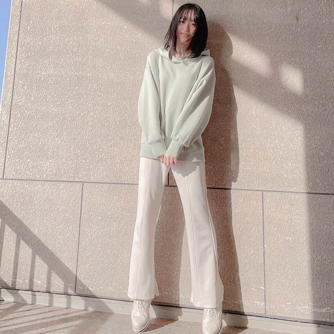 齋れいなのインスタグラム：「GUの春パーカー🌷  ミント×ベージュ可愛いし長ネギ感強くて好き。  #GUパーカー#GUコーデ#gu#honeys#niceclaup#毎日コーデ#春コーデ#ミントグリーン#女子大生コーデ#女子大生#春服#パーカー女子」