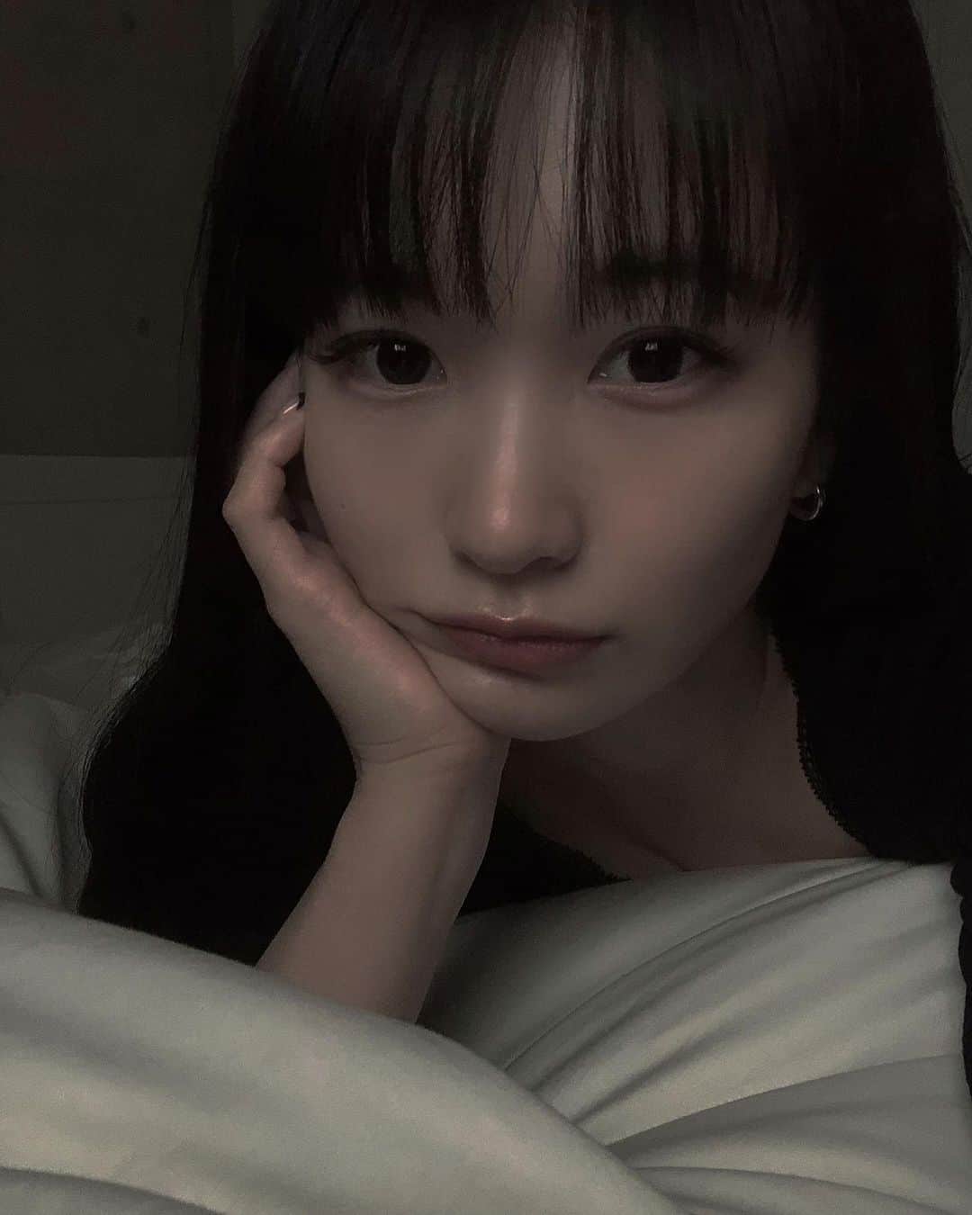 中村くるみのインスタグラム：「👩🏻ಇ   Hair treatment Thx @ogawa_yuya_ 先日小川さんトリートメントしてもらいました♥ めっちゃさらさらつやつや〜 いつもありがとうございます‪ꪔ̤̮  今日赤酢のお寿司おいしかったな〜 お腹はち切れそう あと2時間くらいで マイハッピーバースデーだ🤭♥ 明日はケーキ🧁」