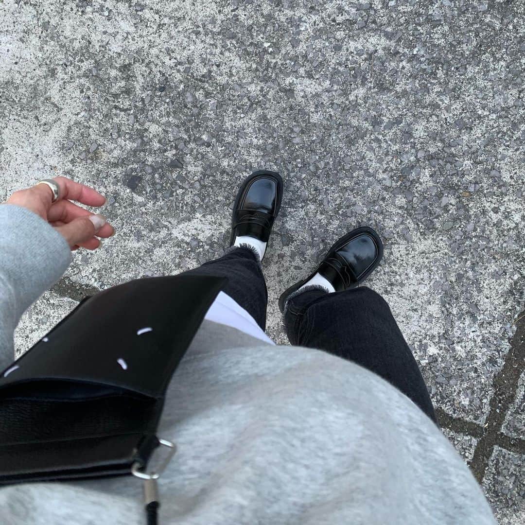 Mie Kawanoのインスタグラム：「ポカポカ陽気  tops#gap pants#shinzone  shoes#ZARA #コーデ#コーティネート#instagood #instafashion」